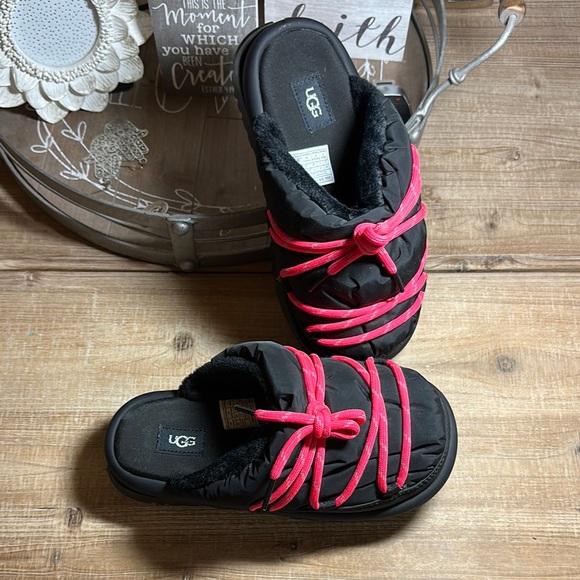 UGG Black Spaceslider Tech Slide with Pink Laces - Picture 5 of 6